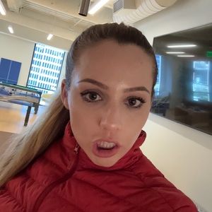 Meet your Posher, Cynthia